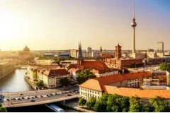 Berliner Fernsehturm: Premium Deluxe Eintritt + VR-Odyssey + Getränk